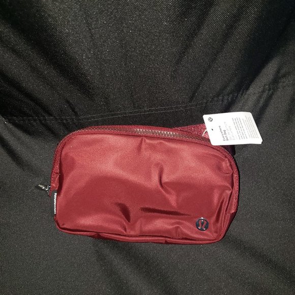 Lululemon Everywhere Belt Bag - Picture 2 of 2